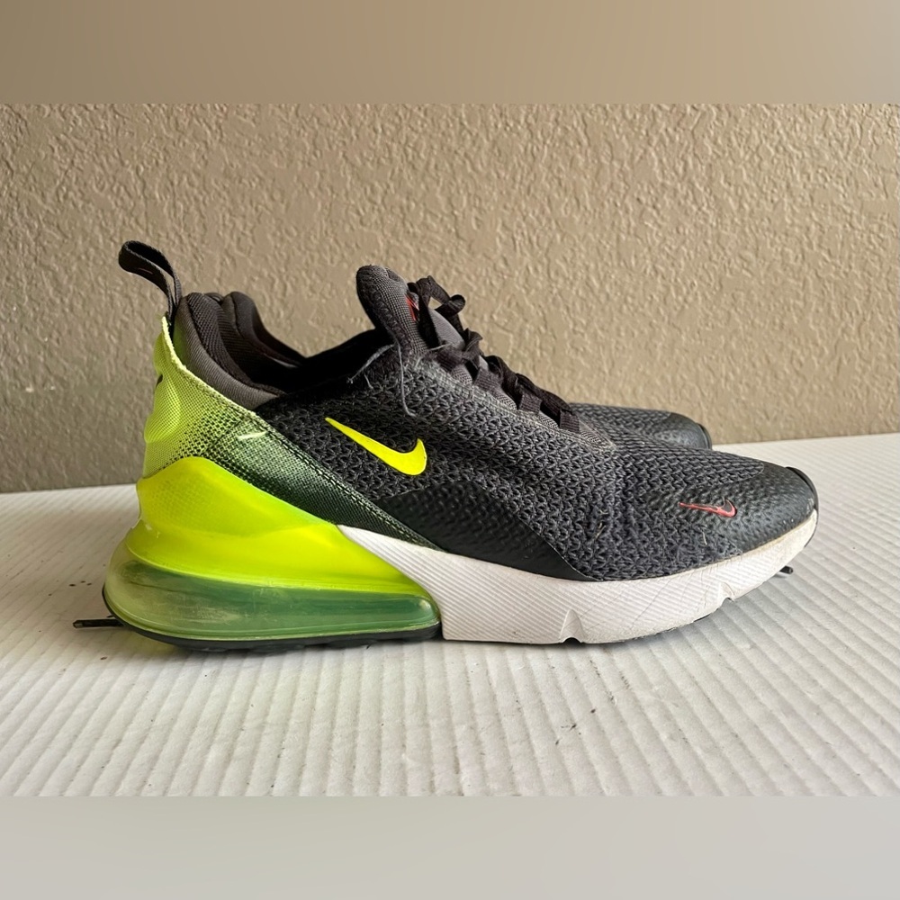 Nike Air Max 270 RF (GS) “Retro Future” AV5141-001 Youth Sz 5